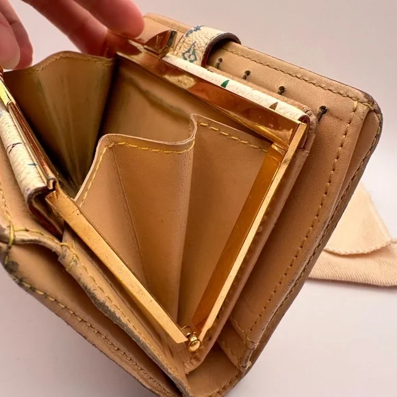 Louis Vuitton Murakami white kisslock wallet - Picture 7 of 16